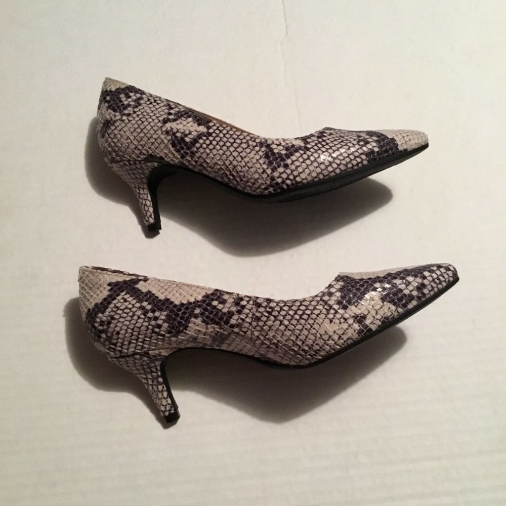 AEROSOLES lady's Rochester heels size 8 Wide in box - Picture 9 of 16